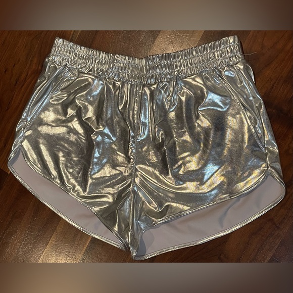 Silver Pesion shorts 2XL plus size metallic glam - Picture 2 of 3